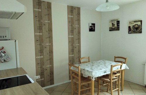 Dolzschen Apartment | Vacation apartment in an area characterized by wine and fruit growing