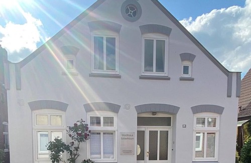Toenning House | Vacation apartment "Jule" OG - Stadthaus Südertraum