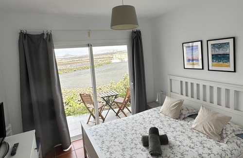Tinajo Apartment | Vacation Apartment 'Majo's Retreat' with Private Terrace and Wi-Fi