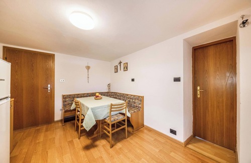 San Genesio Atesino Apartment | Vacation Apartment "Malgorerhof Sonja" with Mountain View, Wi-Fi & Shared Garden