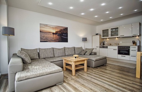 Lauterbach Apartment | Vacation apartment near the harbor with sea view - Hafenresidenz Lauterbach FeWo 2-2 -