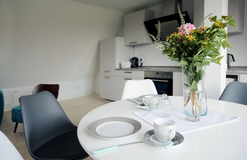 Stralsund Apartment | Vacation apartment on the Strelasund 150m to the beach WLAN 250Mbits & e-car connection