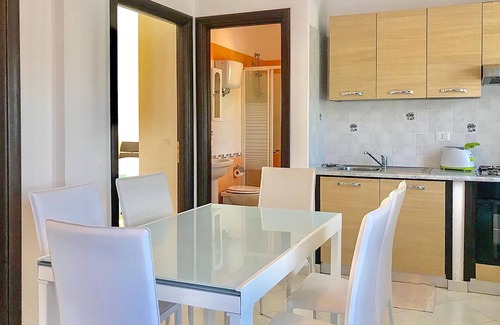 Pizzo Apartment | Vacation apartment on the second floor with large communal pool, a few meters from the sea.