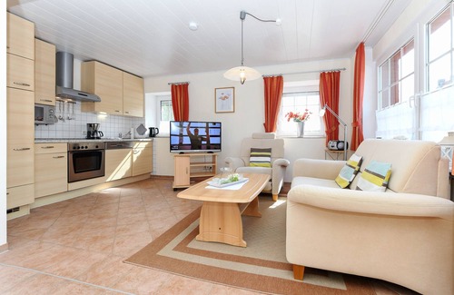 Werdum Apartment | Vacation apartment Strandkrabbe - Haus an der Burg