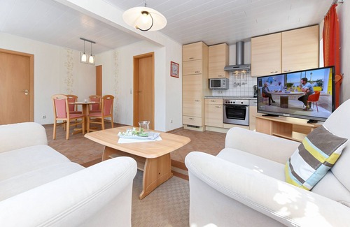 Werdum Apartment | Vacation apartment Strandkrabbe - Haus an der Burg