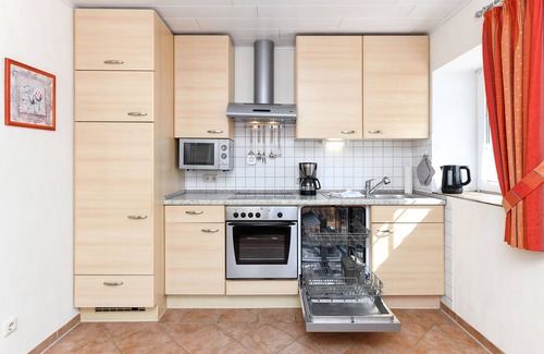 Werdum Apartment | Vacation apartment Strandkrabbe - Haus an der Burg