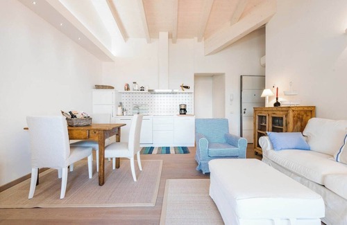 Malcesine Old Town Apartment | Vacation Apartment “Vecchio Frantoio” with Lake View, Mountain View & Terrace