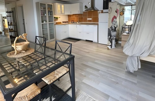 Macher Apartment | Vacation Apartment 'Villa Lilli' with Sea View, Private Pool and Wi-Fi