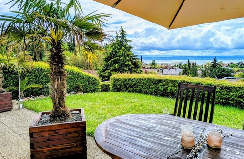 Daisendorf Apartment | Vacation apartment with a view of Lake Constance under palm trees
