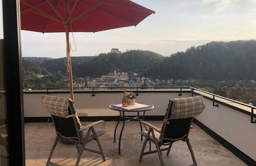 Riedenburg Apartment | Vacation apartment with well-kept oak parquet flooring and ventilation system for up to 4 people