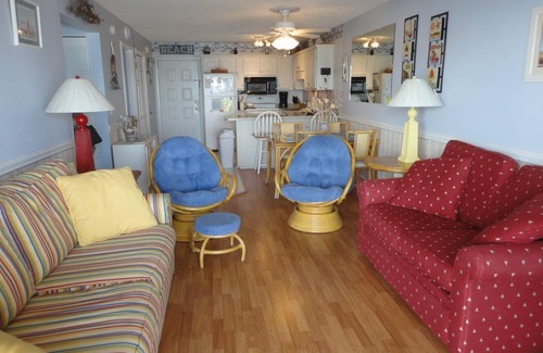 Surfside Beach Condo | Vacation at a Cozy Oceanfront Beach Getaway