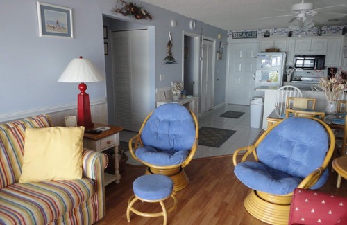 Surfside Beach Condo | Vacation at a Cozy Oceanfront Beach Getaway