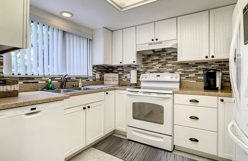 New Smyrna Beach Condo | Vacation at our 1 bedroom Beach Villa lots of amenities including Pickleball