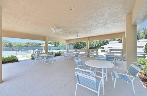 New Smyrna Beach Condo | Vacation at our 1 bedroom Beach Villa lots of amenities including Pickleball