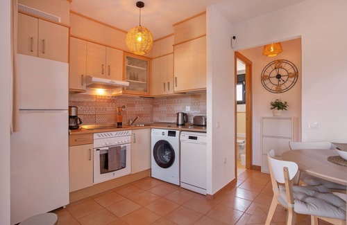 La Oliva Apartment | Vacation 'Casa Del Amanecer' with Sea View, Shared Pool and Wi-Fi