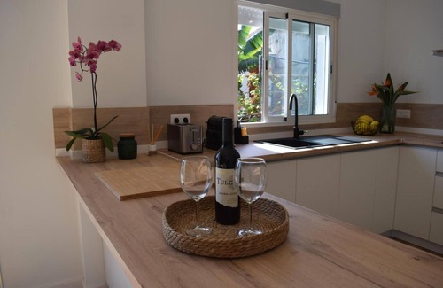 La Guancha Apartment | Vacation 'Chicho's Home' with Sea View, Private Terrace and Wi-Fi
