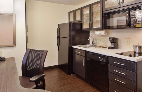 Southfield House | Vacation Day Is Always A Great Idea! 2 Spacious Rooms w/ Living Room & Kitchen