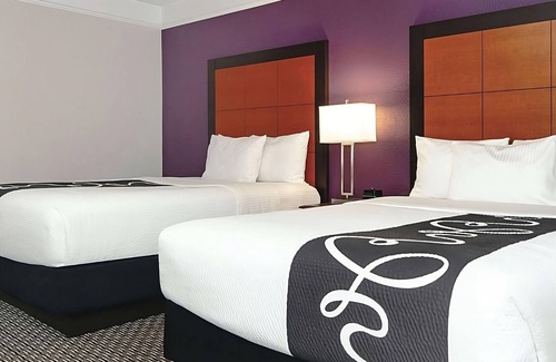Guasti Hotel | Vacation Day Is Always A Great Idea! 3 Relaxing Units Near Ontario Town Square