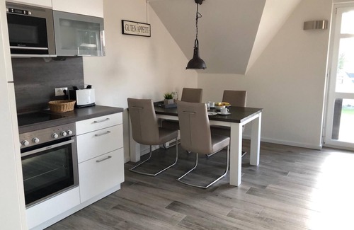 Neue Tiefe Apartment | Vacation apartment Fehmarn Brise with balcony in Haus Bürgermeister-Fox 44a on Fehmarn