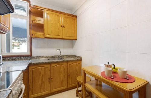 Los Llanos Apartment | Vacation Home 'Mederos 20' with Mountain View, Balcony & Wi-Fi