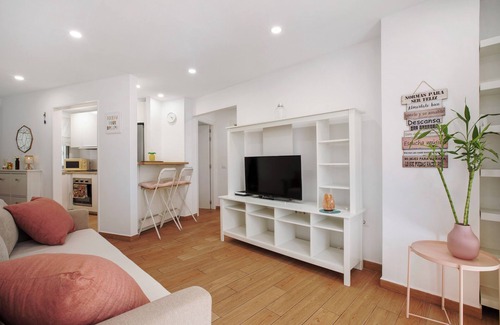 Santa Cruz de Tenerife Apartment | Vacation Apartment 'El Rinconcito De Villalba Hervás' with Balcony, Wi-Fi and Air Conditioning