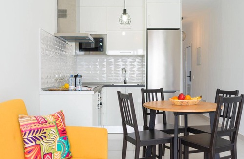 Costa Teguise Apartment | Vacation 'Escape Senator Costa Teguise' with Shared Pool, Balcony and Wi-Fi