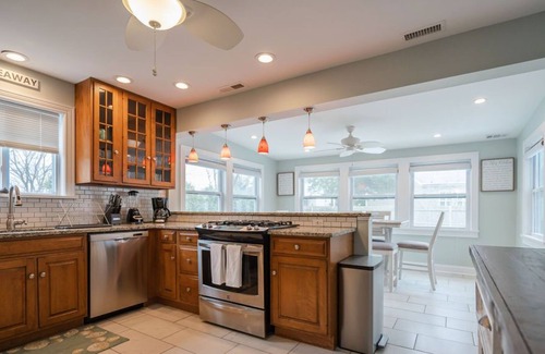 Cape May Court House House | Vacation & feel at home in this renovated 1880 farmhouse