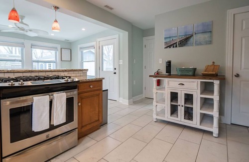 Cape May Court House House | Vacation & feel at home in this renovated 1880 farmhouse