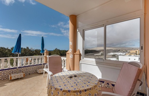 Bahia Calma Apartment | Vacation 'Fuerteventura' with Shared Pool, Wi-Fi and Air Conditioning