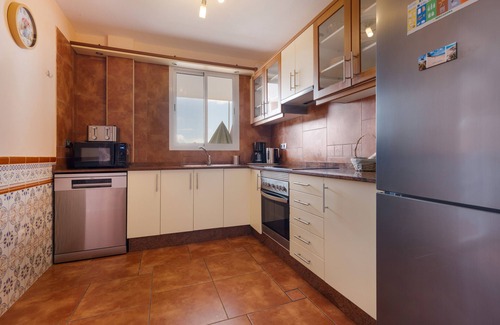Bahia Calma Apartment | Vacation 'Gomera' with Shared Pool, Wi-Fi and Air Conditioning