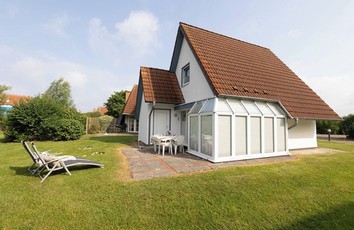 Dorumer Neufeld House | Vacation home Tegeler Plate 4, charming and close to the beach.
