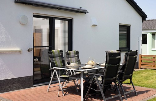 Dorumer Neufeld House | Vacation home Möwennest. With sun terrace and at ground level.