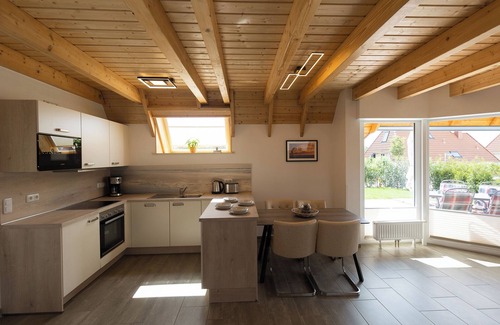 Dorumer Neufeld House | Vacation home Wattwurm. Inviting and with a sun terrace.