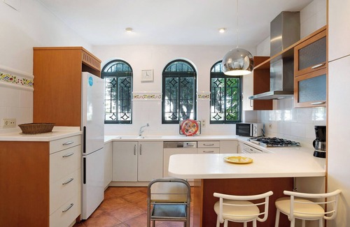 Conil de la Frontera House | Vacation Home "Villa Sevilla" with Sea View, Private Terrace & Private Garden