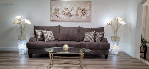 Las Vegas House | Vacation Home 3.5 Mi to Strip/DT/Outlt up to 8 gst