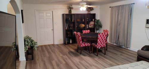 Las Vegas House | Vacation Home 3.5 Mi to Strip/DT/Outlt up to 8 gst