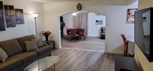 Las Vegas House | Vacation Home 3.5 Mi to Strip/DT/Outlt up to 8 gst