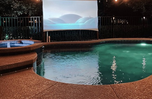 Metro West House | Vacation home 3 miles from Universal