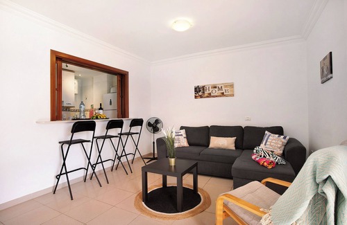 Los Cristianos Apartment | Vacation Home 'Ático Los Seres' with Sea View, Private Terrace and Wi-Fi