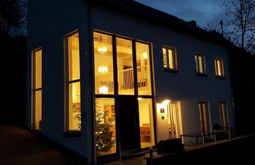 Zweifelscheid House | Vacation home Atrium (up to 16 persons) - South Eifel family and group vacation homes