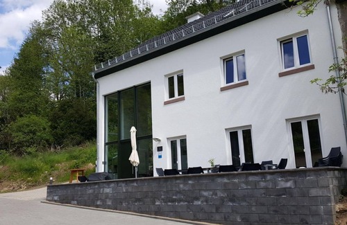 Zweifelscheid House | Vacation home Atrium (up to 16 persons) - South Eifel family and group vacation homes