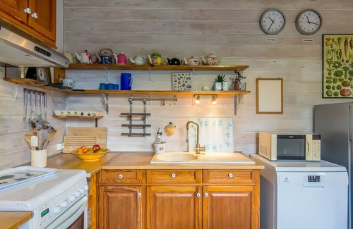Locquirec House | Vacation home Bleue by Interhome