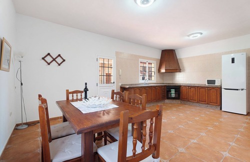 El Madronal House | Vacation Home "Bonita Casa Arianny con Piscina" with Mountain View, Private Pool & Wi-Fi