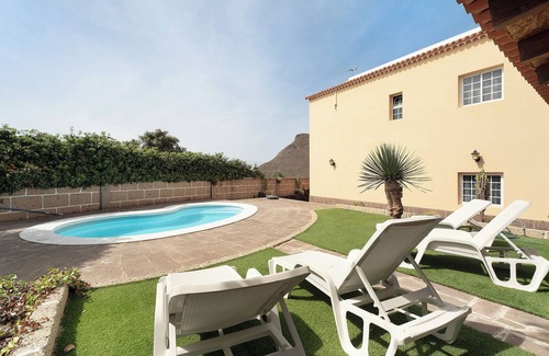 El Madronal House | Vacation Home "Bonita Casa Arianny con Piscina" with Mountain View, Private Pool & Wi-Fi