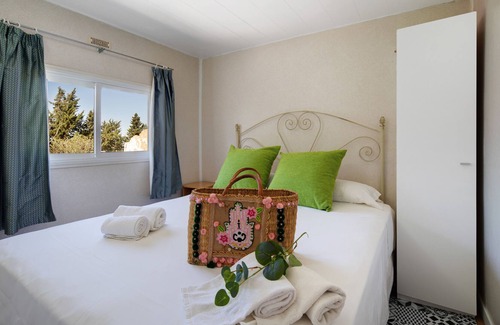 Medina-Sidonia House | Vacation Home "Bungalow La Villoria Estandar 4" with Shared Pool, Private Terrace & Wi-Fi