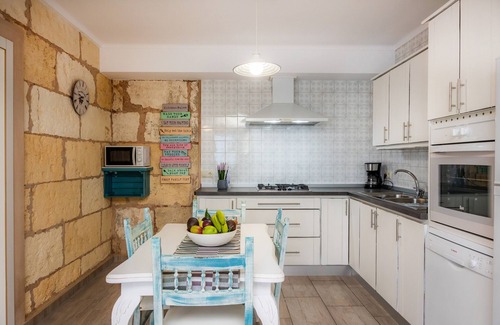Santa Margalida House | Vacation Home "Casa Cantino" with Pool, Wi-Fi & Terrace
