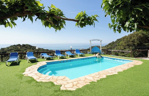 Malgrat de Mar House | Vacation Home "Can di Luca" with Sea View, Pool & Wi-Fi