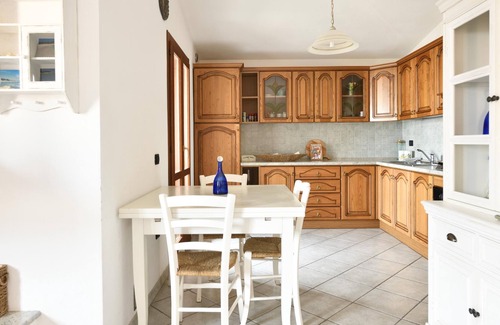 Sos Alinos Apartment | Vacation Home Casa Smeralda with A/C & Balcony