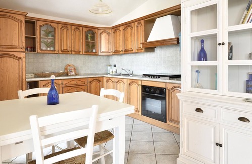 Sos Alinos Apartment | Vacation Home Casa Smeralda with A/C & Balcony