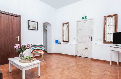 La Oliva House | Vacation Home 'Casa Del Cuartel Iii' with Shared Garden and Wi-Fi